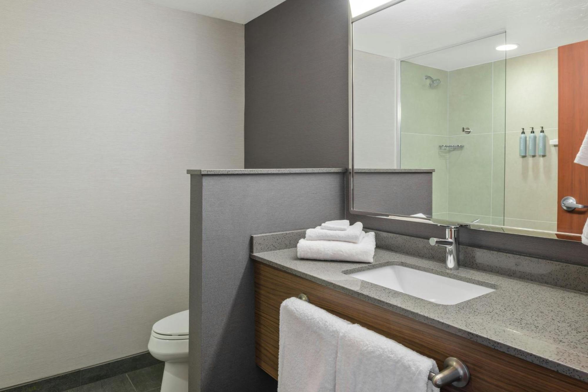 Courtyard 3*